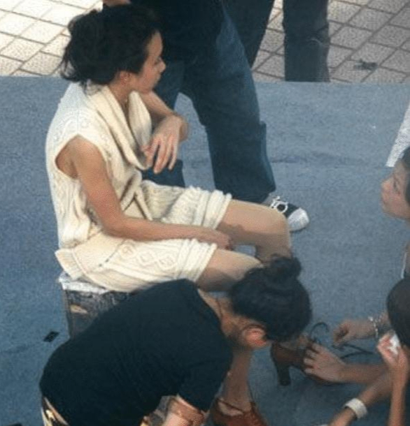 回顾被央视怒批仍不悔改外出6助理30个保镖德不配位何时休