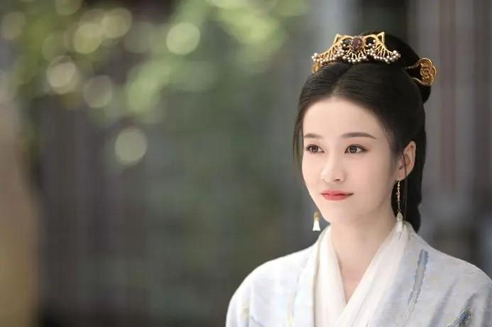 同样是国民闺女把杨紫关晓彤张雪迎放到一起差距出来了