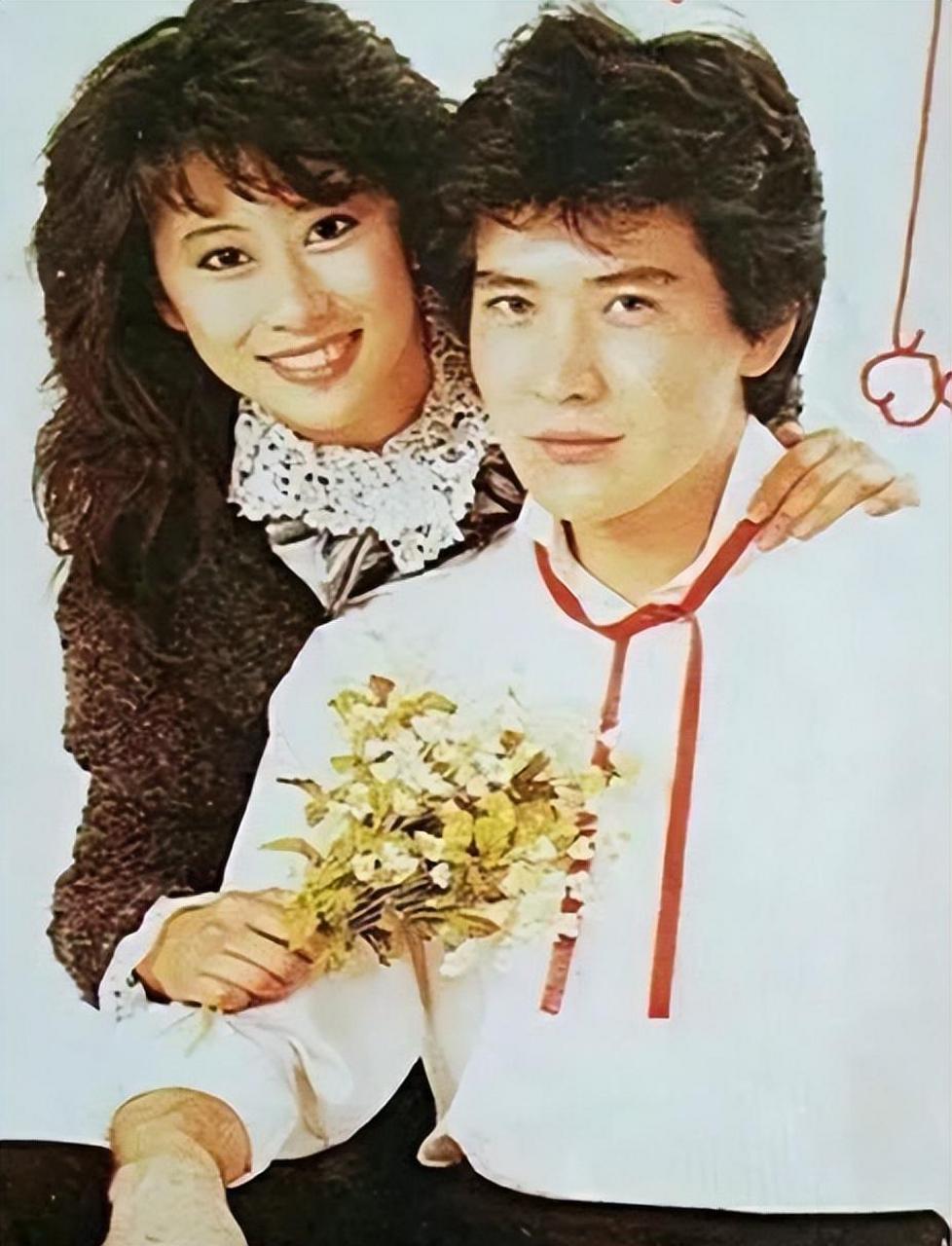 62岁的叶倩文一袭红衣,满头银发,打了多少"中年少女"的脸