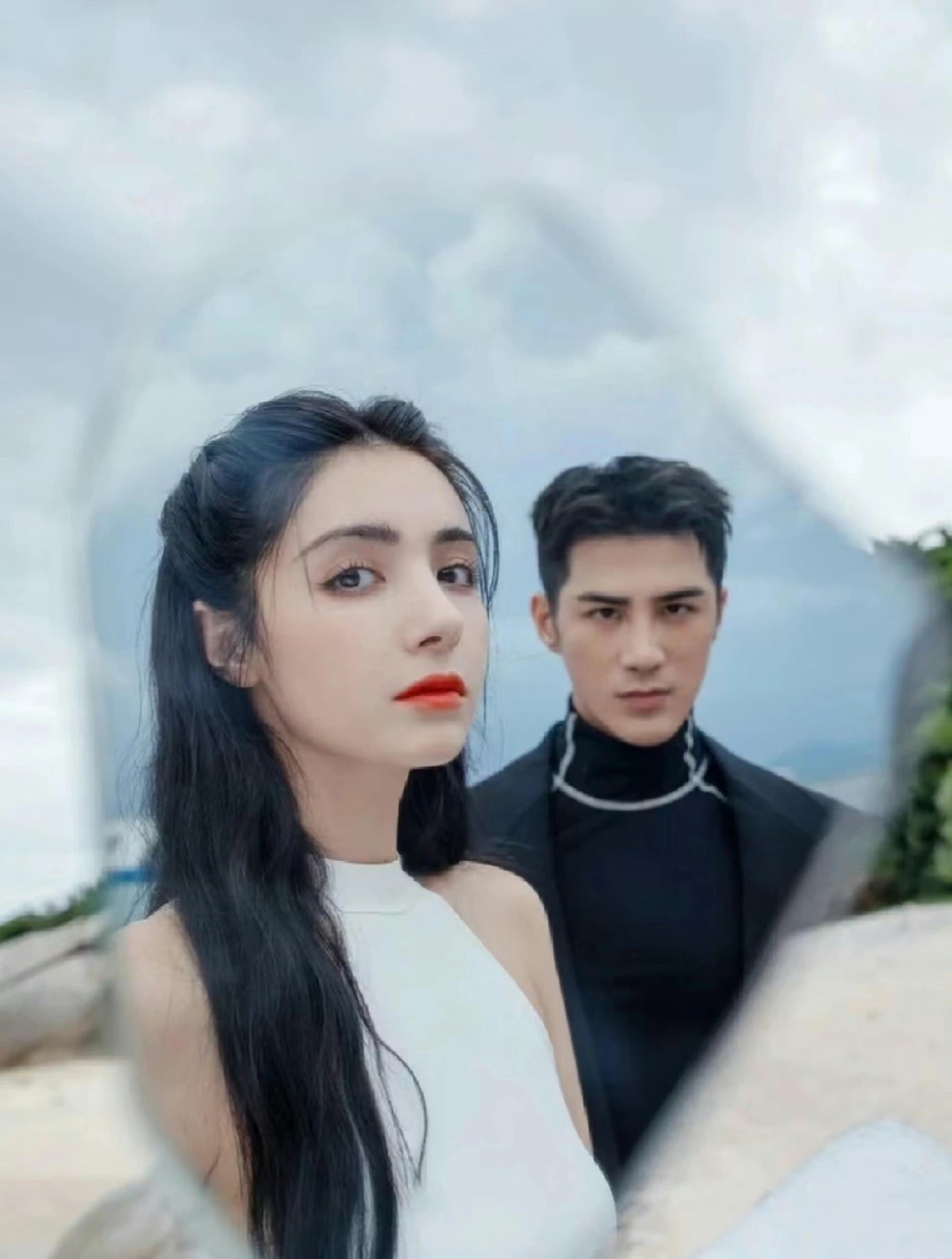 姜潮和麦迪娜本以为他俩会生出欧式大双眼皮的娃,结果生了两个超可爱