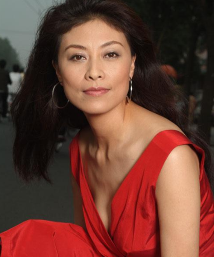 回顾演员岳红24岁获影后产后5个月被丈夫抛弃中年又患癌