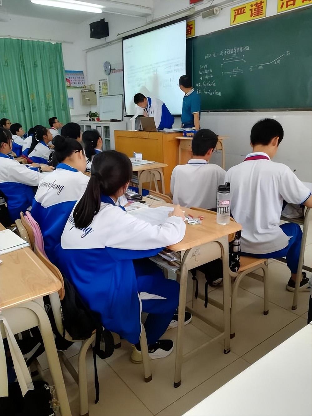 2017年高考结束,浙江大学的一份通知书送到了广州湛江市一个年仅12岁