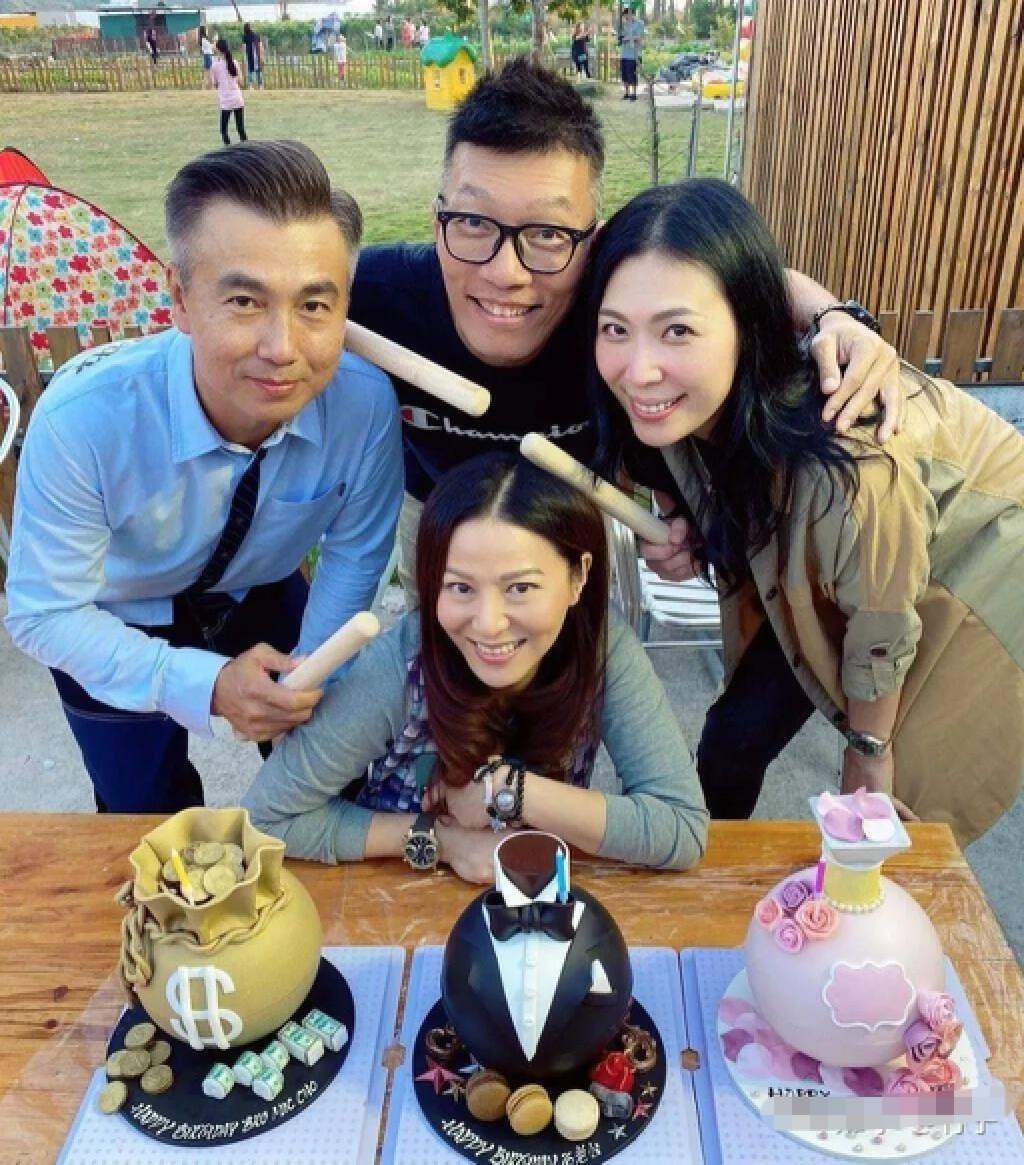 渣男现世报滕丽名贵妇式包场滑雪魏骏杰连环被绿转战内地带货