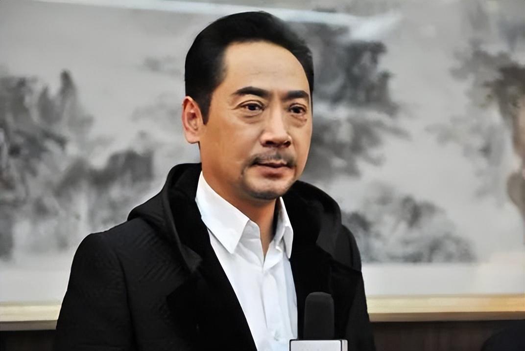 回顾演员刘劲:娶初恋为妻,婚后生一女,为何回家后不爱说话