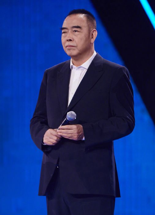 陈凯歌辟谣执导《舞男》,王一博粉丝早辟谣,谁信这瓜?