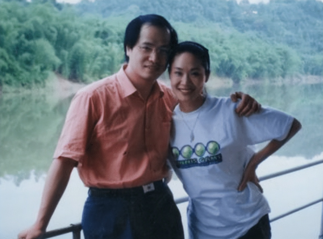 回顾于文华一婚嫁李凡再婚嫁未婚小伙没有共同孩子她幸福吗