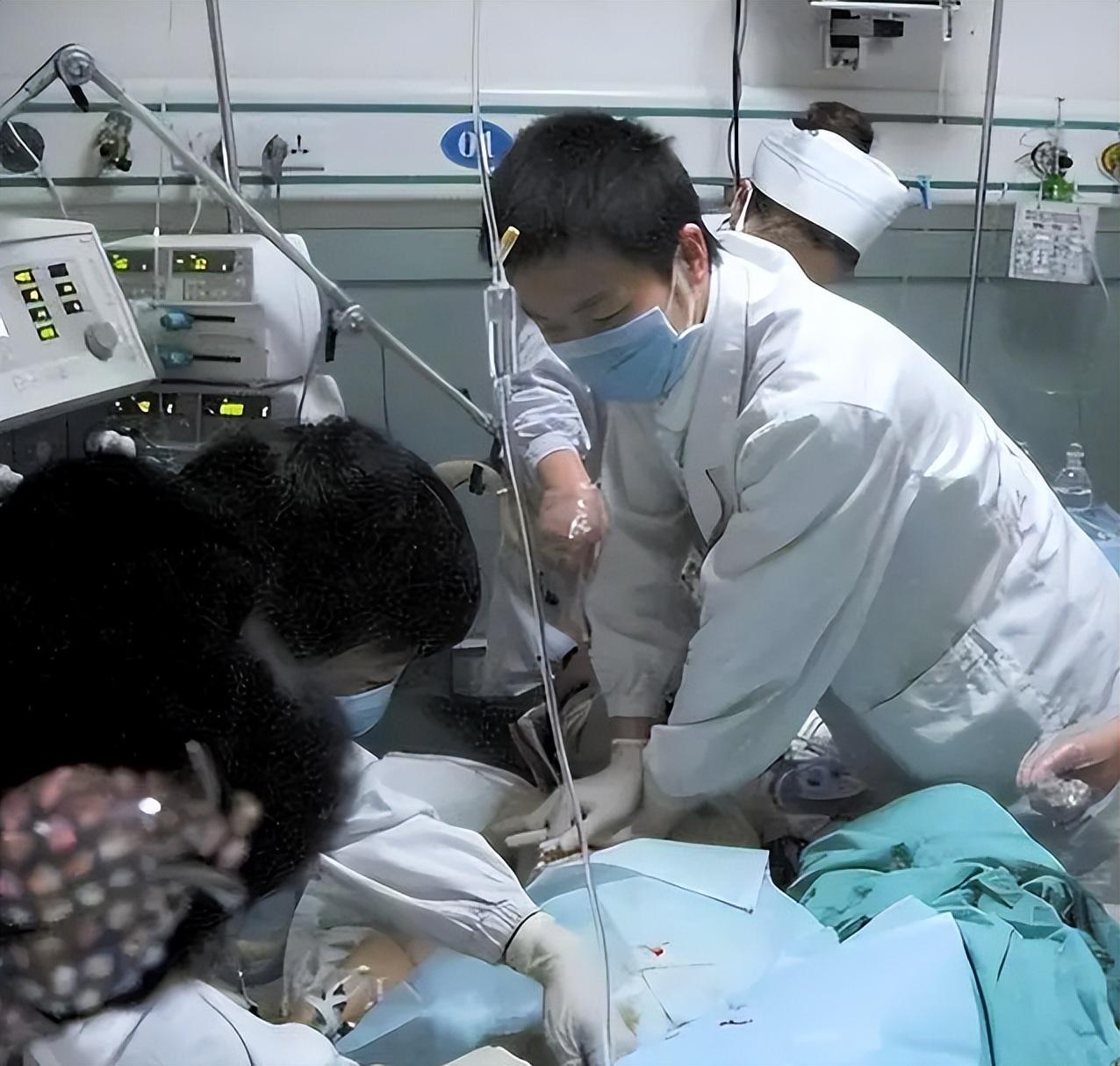 陕西女大学生被蛇咬伤,抢救时宁死不说品种,母亲翻手机发现真相