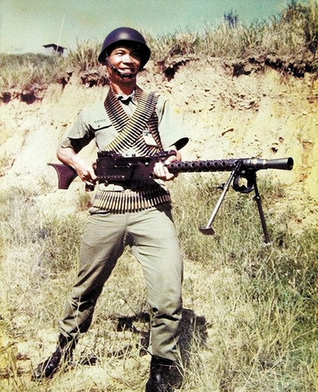 79年,台军一名连长冒死游泳回大陆,时隔多年,已是中国顶级智囊