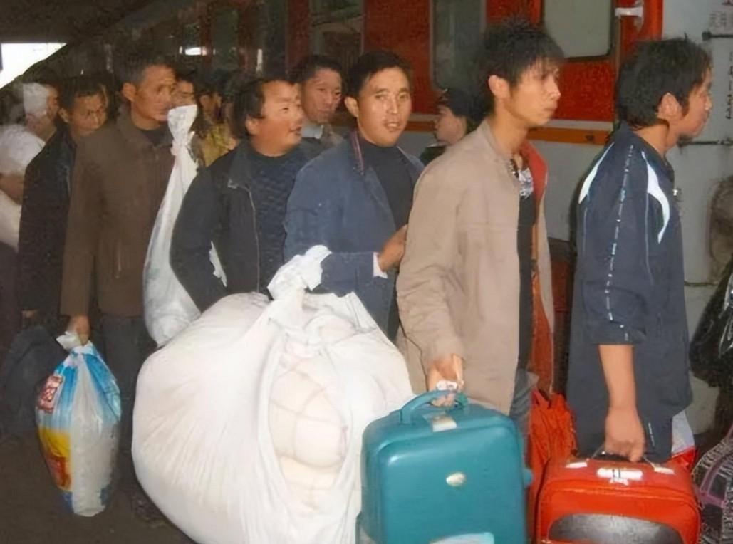 陈金陵的童年是一望无际的土地,从小吃到最多的食物就是土豆和红薯.