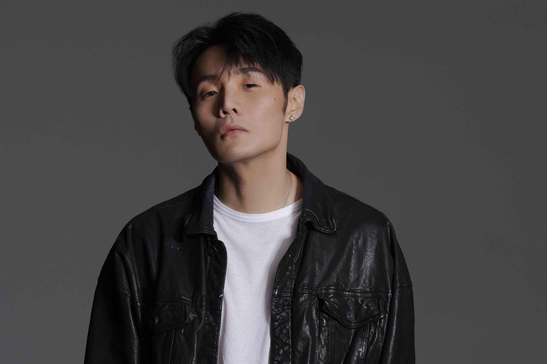 李荣浩与模特出身的歌手陆瑶曾情深意切,共同经历逆境后感情深厚.