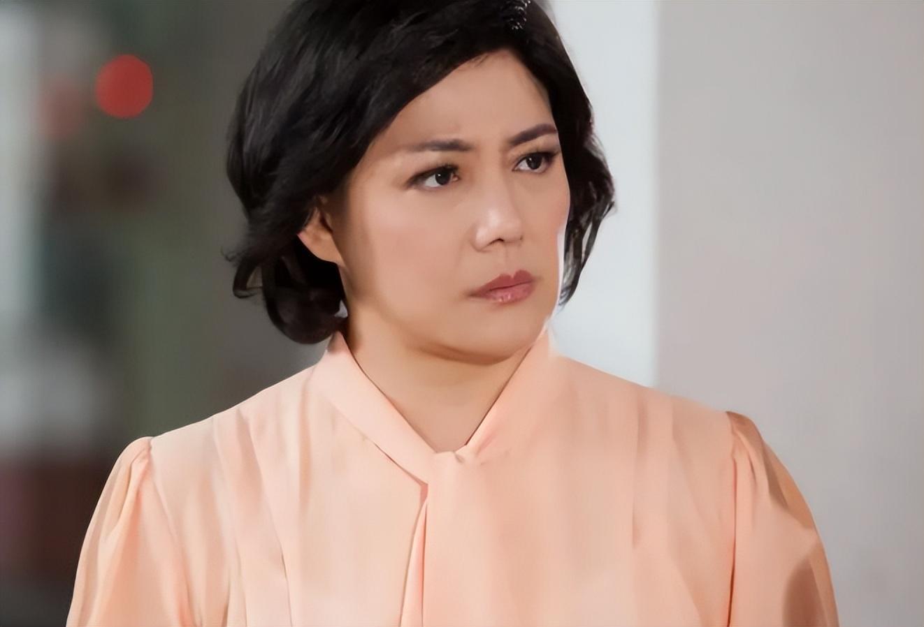 回顾孟庭丽:过劳离世抢救11天无力挽回,90岁老母坐轮椅送她一程