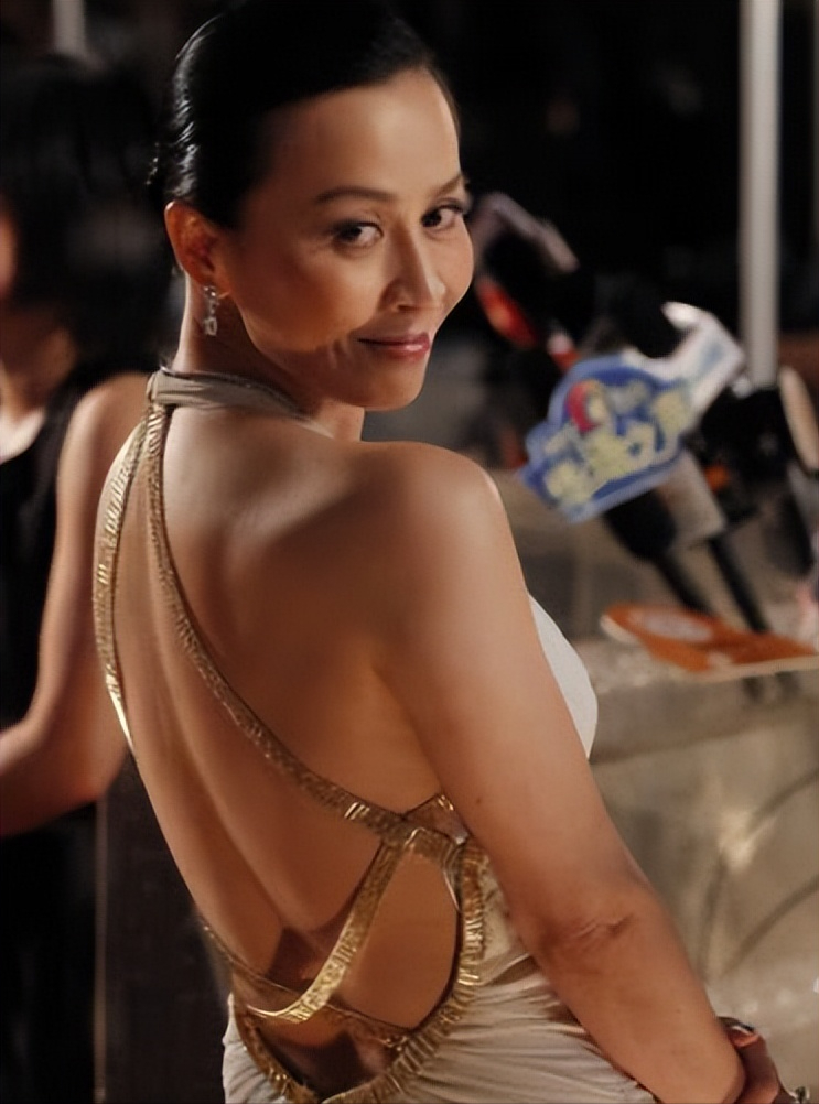 回顾香港金像奖颁奖礼刘嘉玲穿龙虾礼服成焦点像参加厨师大赛