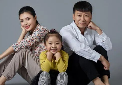 七,"胖翻译"刘金山说起黄金配角,哪能少得了刘金山,别看他总是演一些