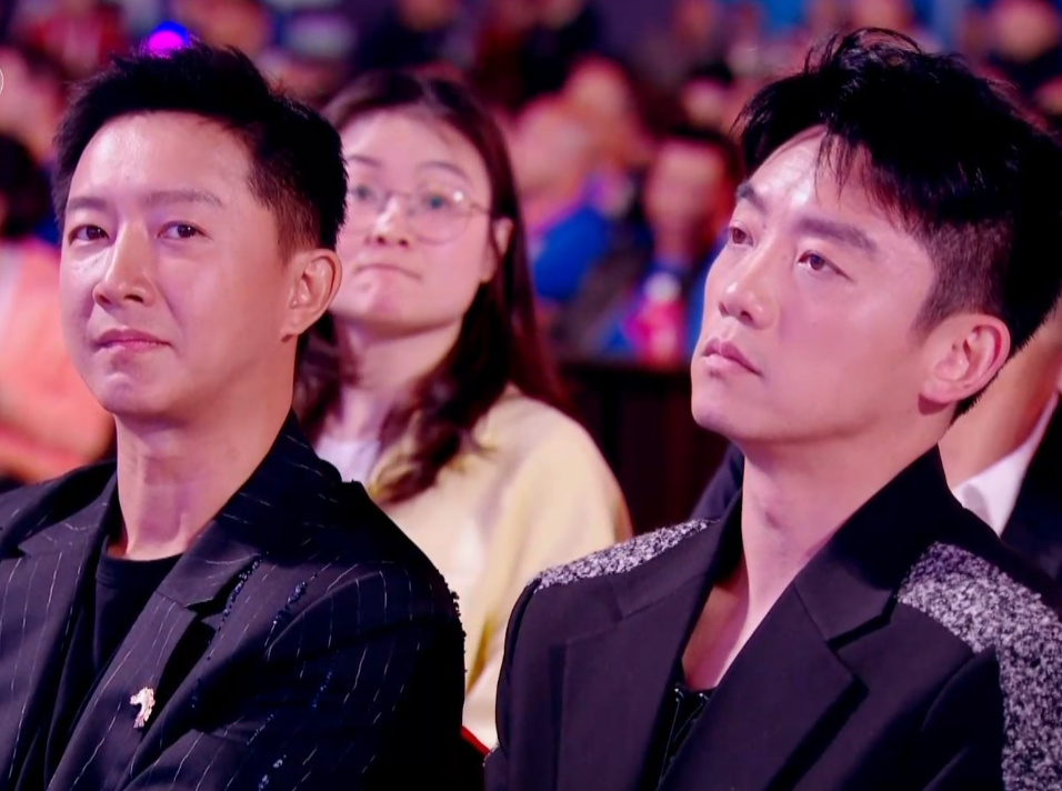 成龙为了参加这次活动,现年70岁的成龙狂奔三小时,特意驱车从武汉赶到