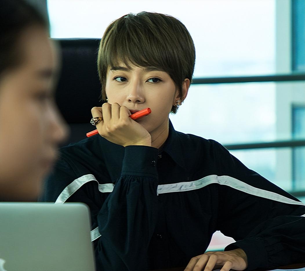 2009年复出之后在《囧人集结号》《草上飞》《大鼻子情圣》出演了多部