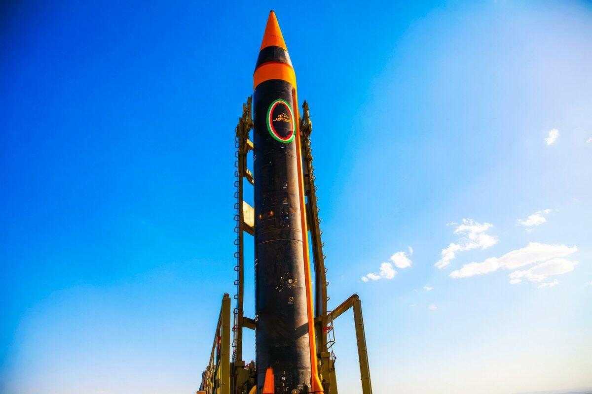 打中了美国卫星图证实7发伊朗高超音速导弹炸了以色列f35基地