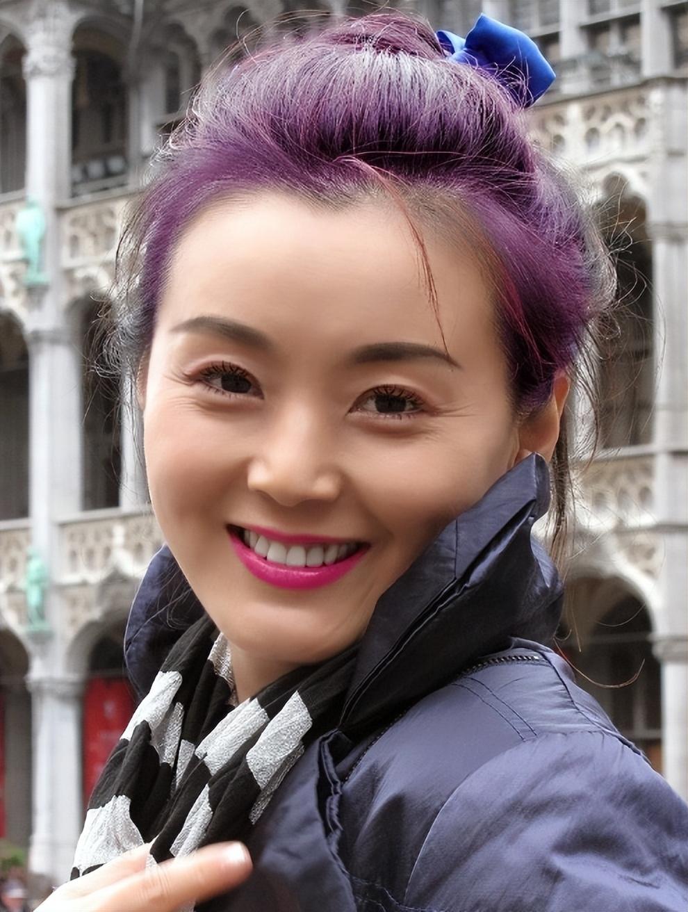 黄衫女(胡小冉)剧中一个神秘的角色,踏着音乐而来,带着神秘而归,观众