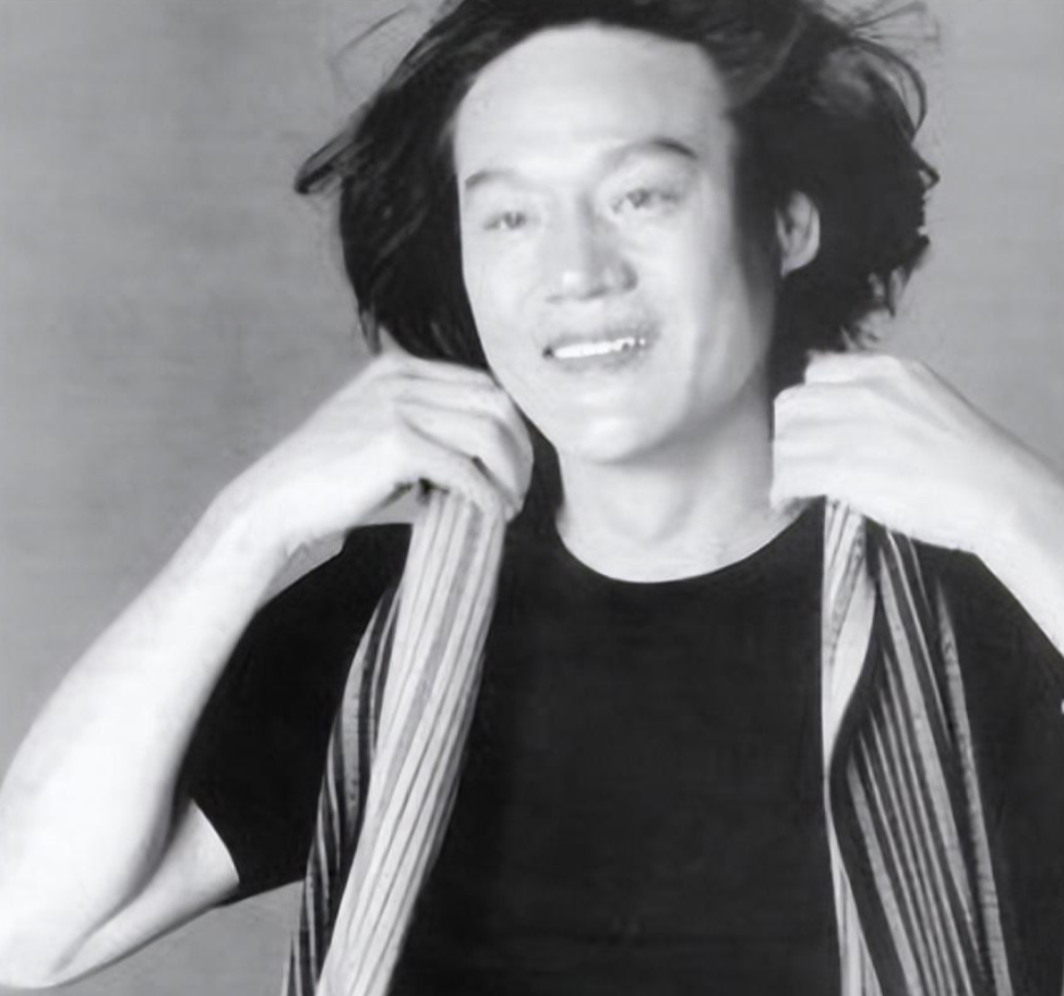 演员巍子与妻子离婚净身出户抱着儿子大哭今儿子成他的骄傲