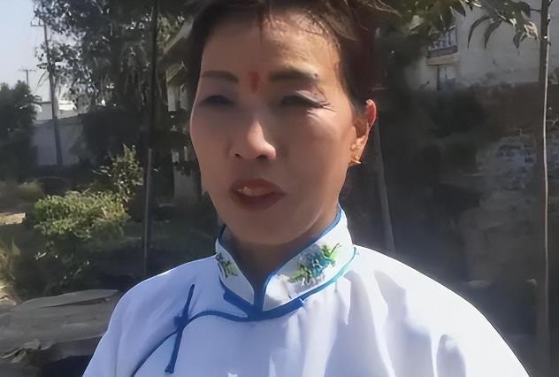 河南美女哭灵名人图片