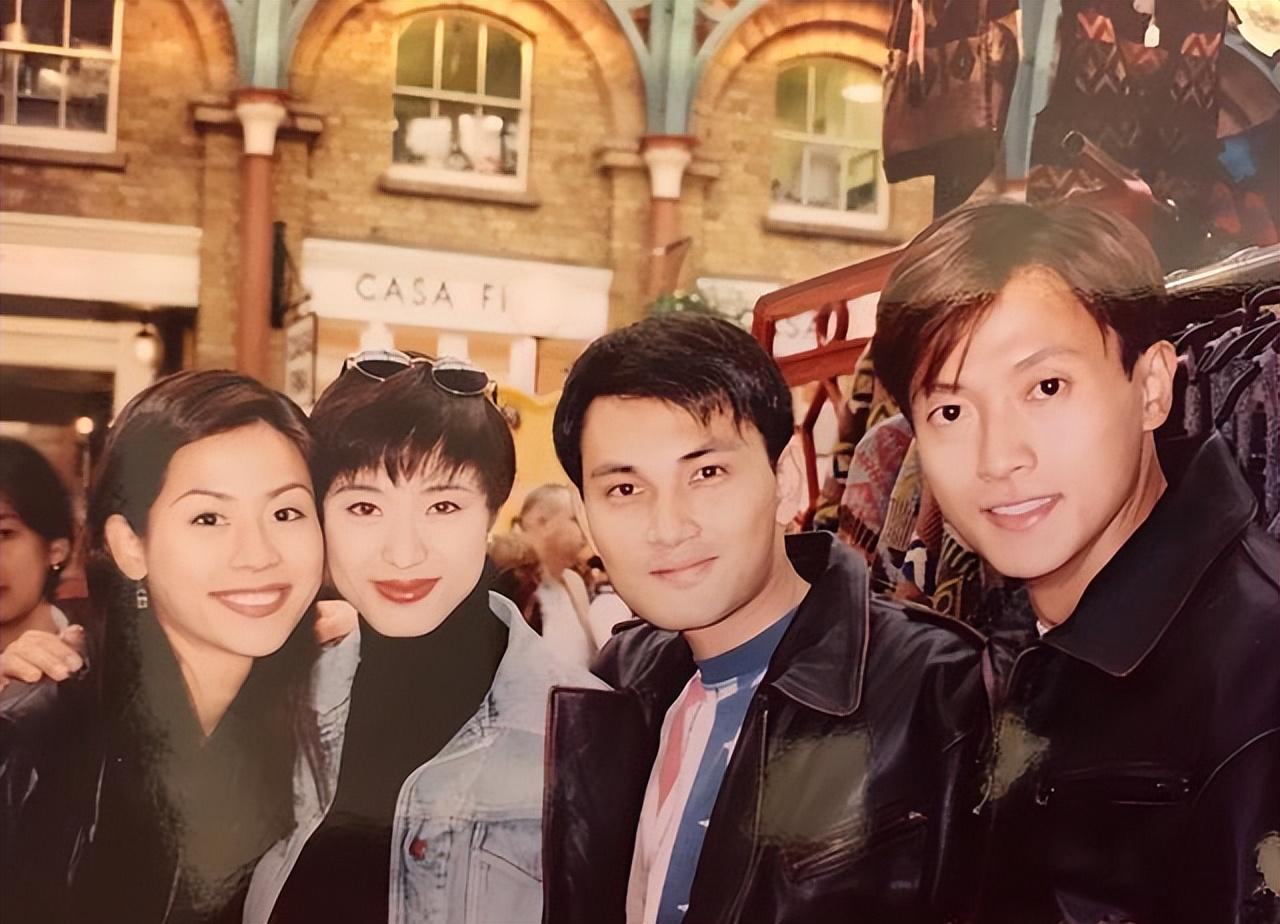 渣男现世报滕丽名贵妇式包场滑雪魏骏杰连环被绿转战内地带货