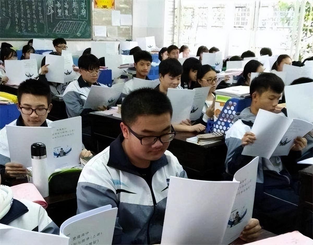 2018年最嚣张高考生称高考题垃圾简单他最终成绩如何