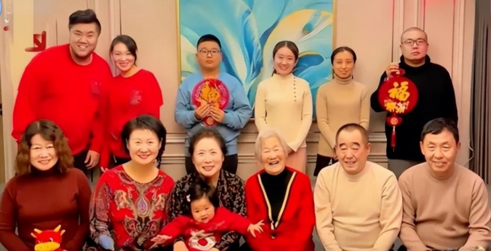 回顾春晚常客黄晓娟与初恋结婚恩爱今儿子是她最大的骄傲