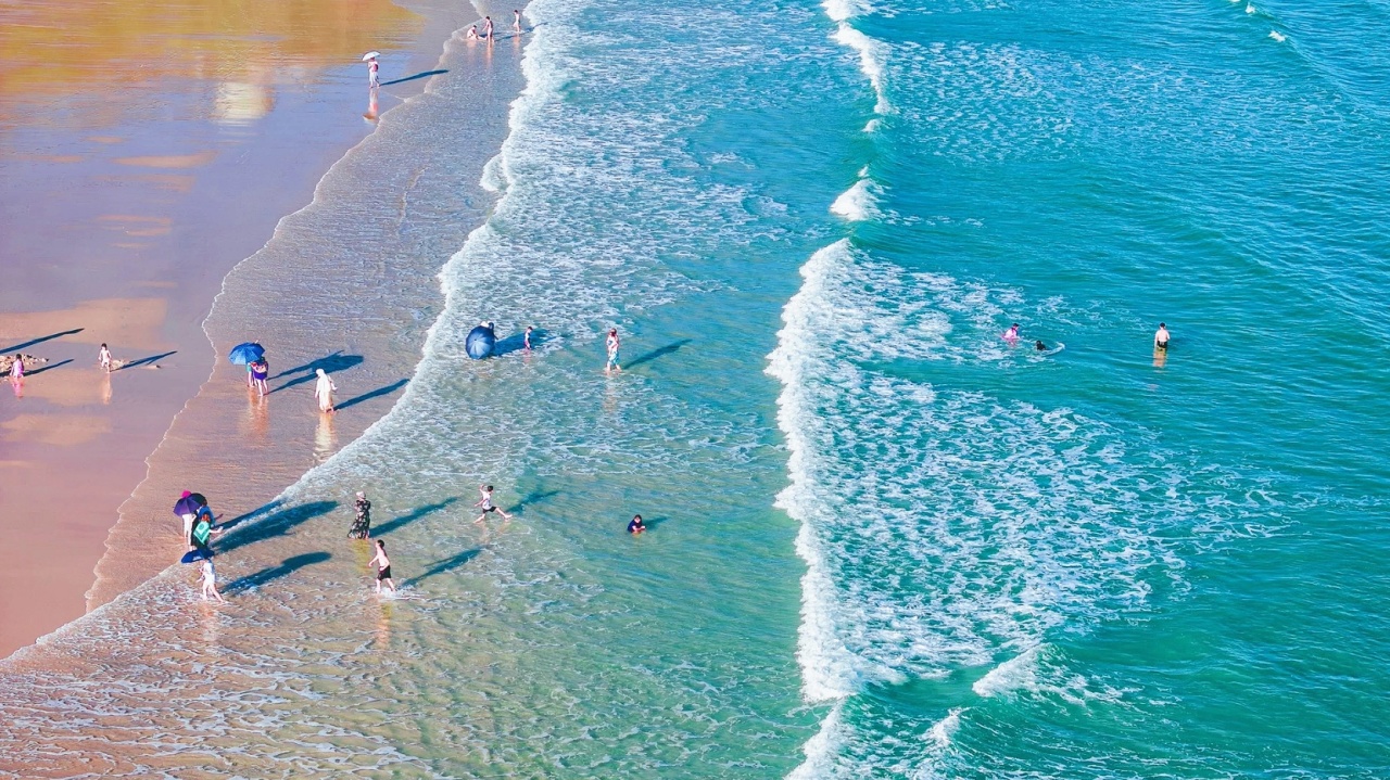 遇见茂名浪漫巴布几内湾追寻蓝眼泪邂逅茂名小垦丁