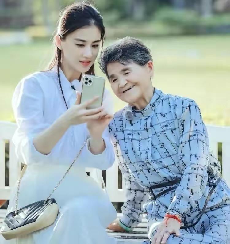 回顾杨子母亲刘丽芹前儿媳太强势自己心中完美儿媳是黄圣依