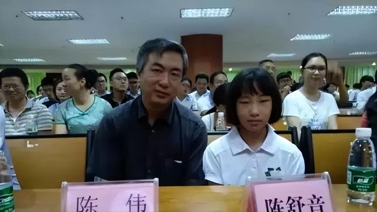 2017年高考结束,浙江大学的一份通知书送到了广州湛江市一个年仅12岁