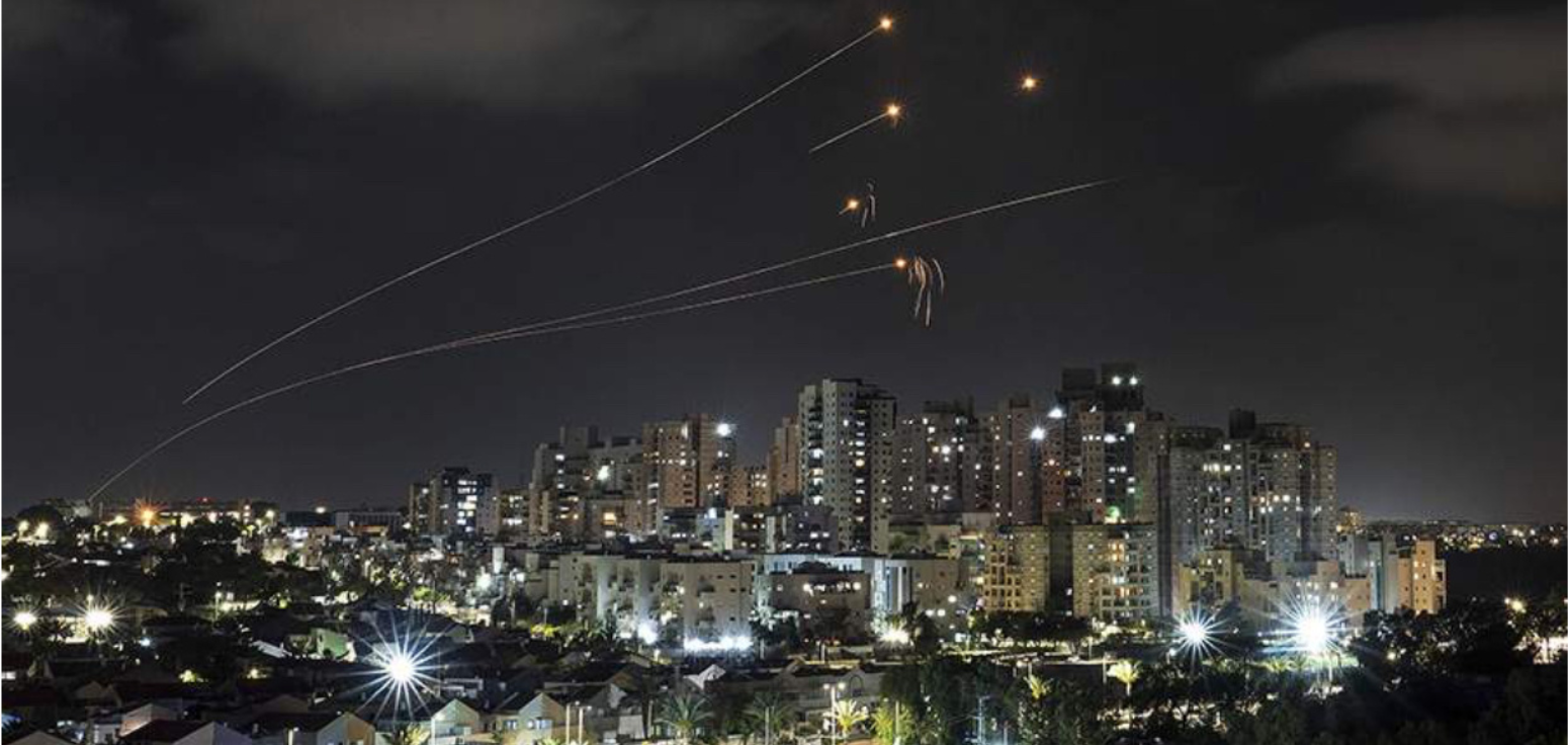 打中了美国卫星图证实7发伊朗高超音速导弹炸了以色列f35基地