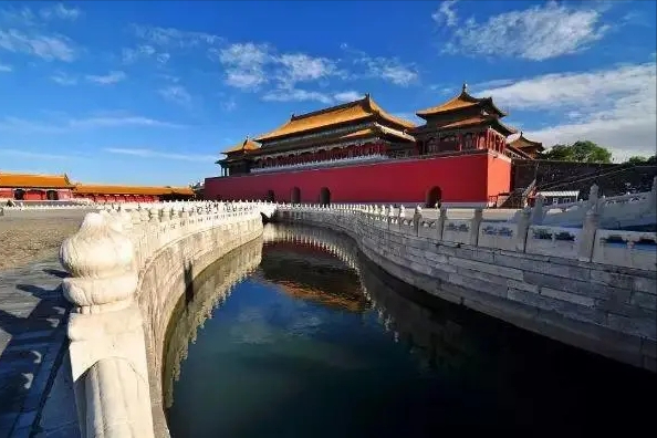 直到新中国成立之后,在政府部门的主持之下,故宫的保护工作有条不紊地