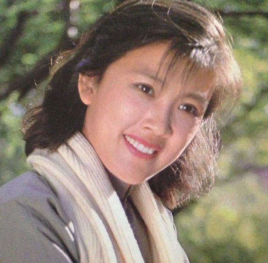 回顾演员宋春丽因拍戏放弃生育61岁如愿当上母亲圆满了人生