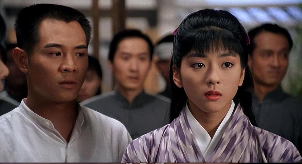 的于海饰演的是个刻板古董的大师伯,就是他把君宝和天宝赶出了少林寺