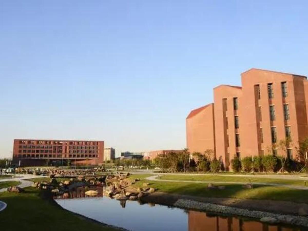 象牙塔里纯洁的感情 让两个人走到了一起