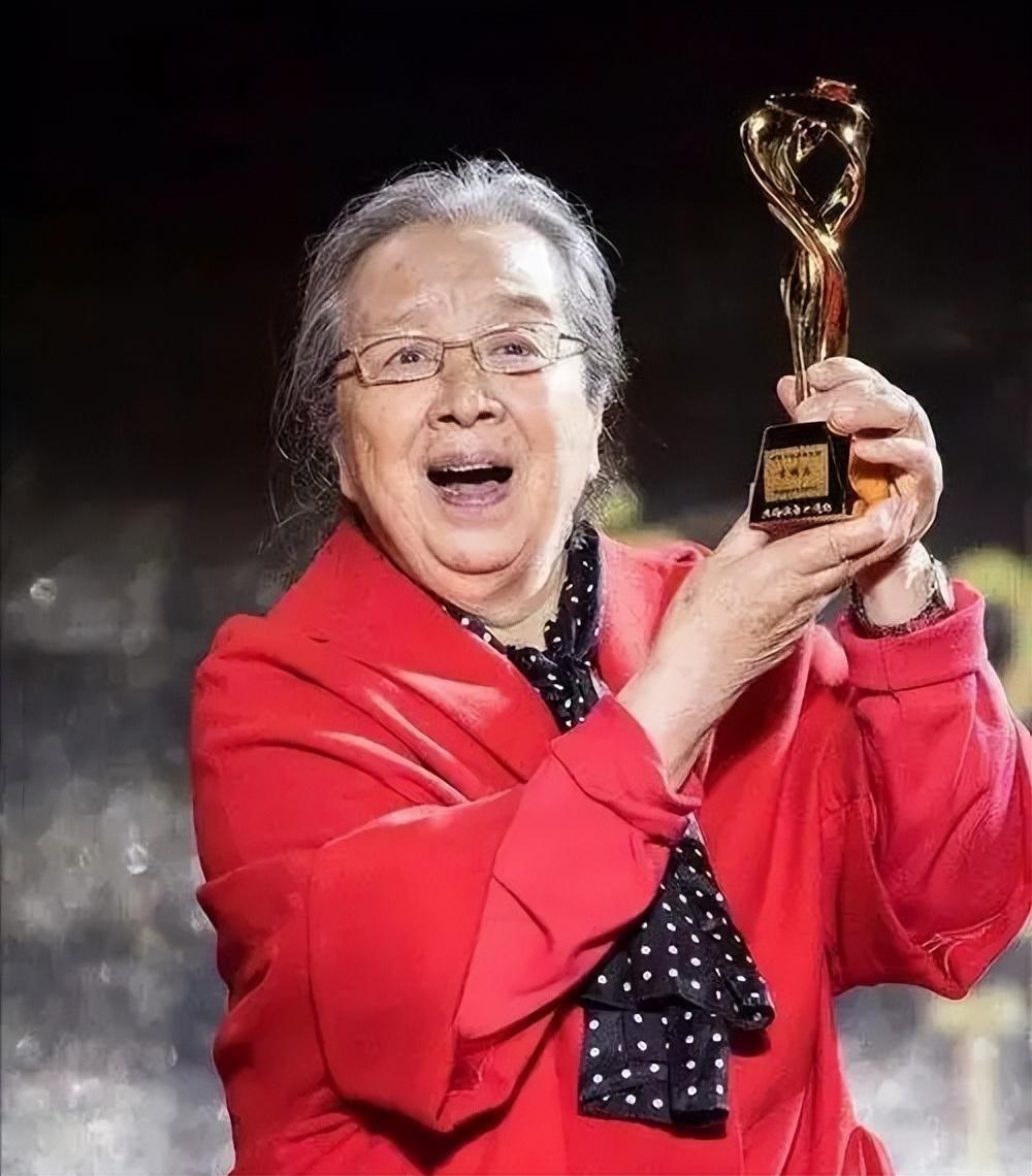 说到戴春荣,那就不得不提下李明启老师了.