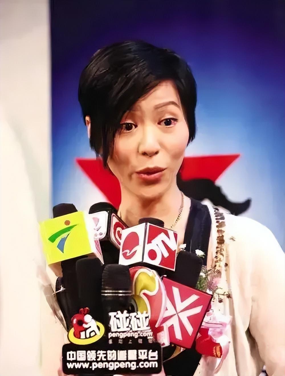 渣男现世报滕丽名贵妇式包场滑雪魏骏杰连环被绿转战内地带货