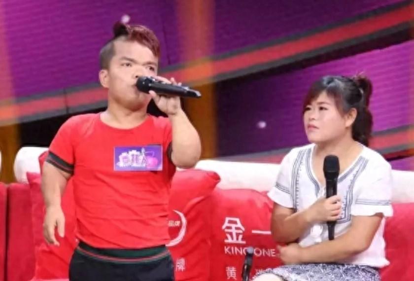 2014年22岁贵州女孩坚持嫁给1米1侏儒为相配把自己熬成大妈