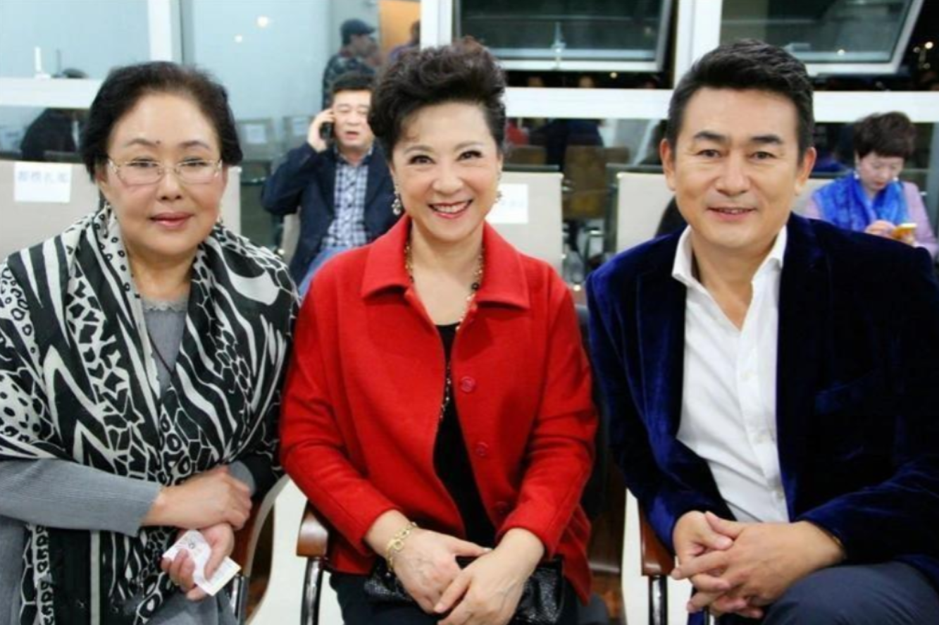 回顾演员李洪涛娶老师女儿为妻结婚恩爱30年事业家庭双丰收