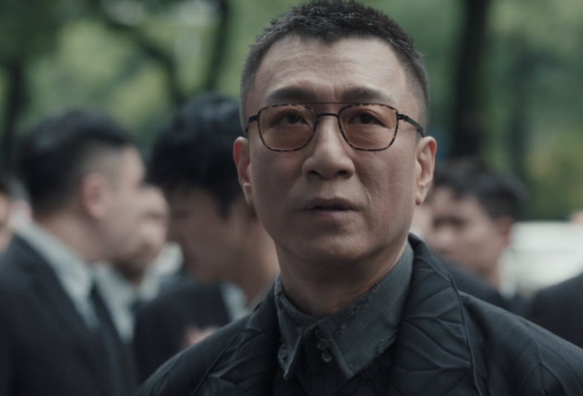 如今的孙红雷还是一线明星,演技依然在线,2021年主演的《扫黑风暴》