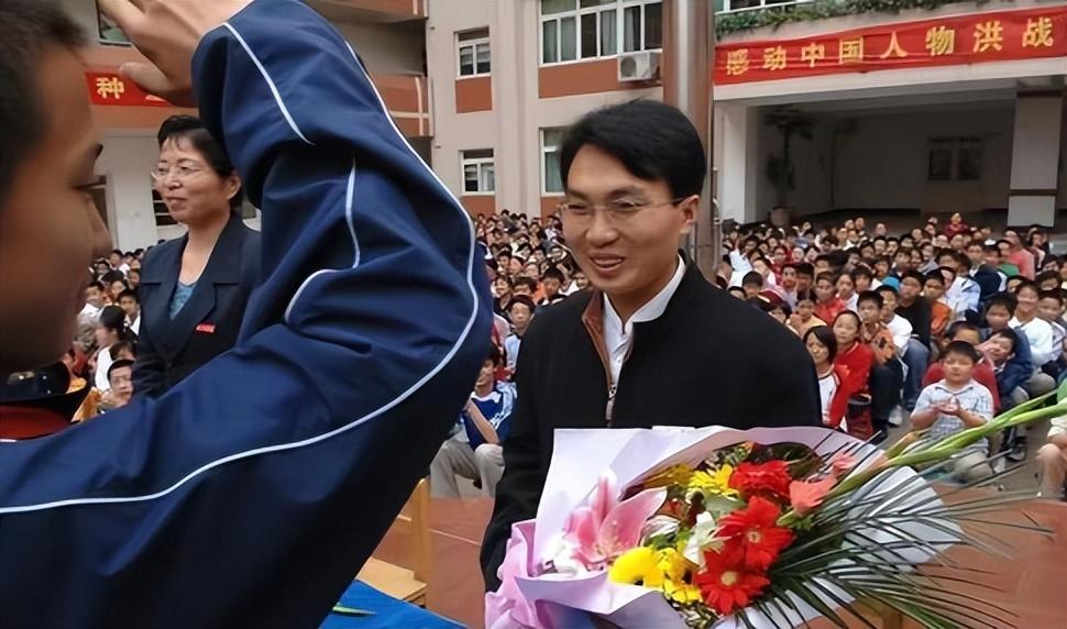 回顾:湖南大学生洪战辉带着妹妹上学,感动全中国,如今怎样了