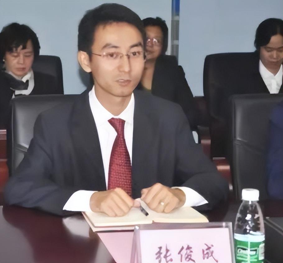 回顾轰动全国的北大保安高考第一人张俊成如今成职校校长