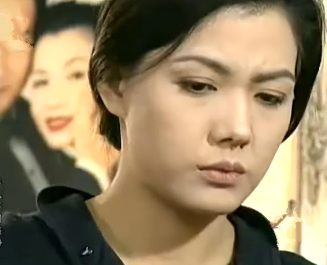 回顾孟庭丽:过劳离世抢救11天无力挽回,90岁老母坐轮椅送她一程