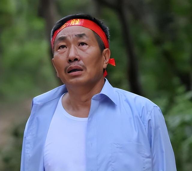 回顾老戏骨杜源:4岁认识爱妻,结婚41年零绯闻,女儿成了骄傲