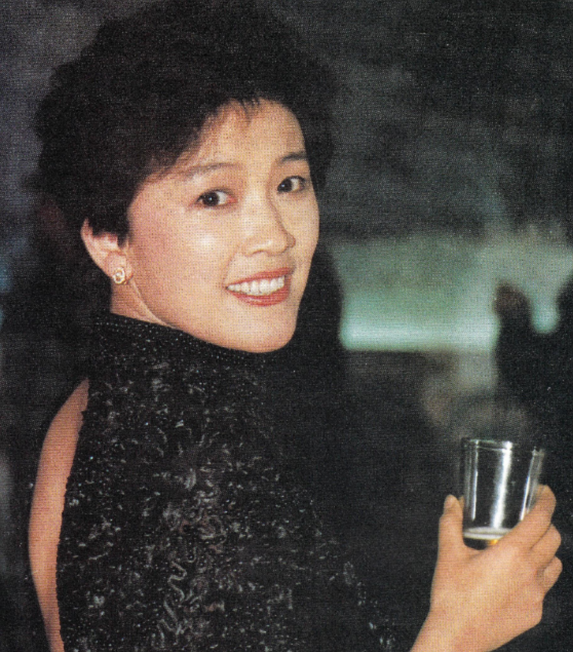 回顾演员宋春丽因拍戏放弃生育61岁如愿当上母亲圆满了人生