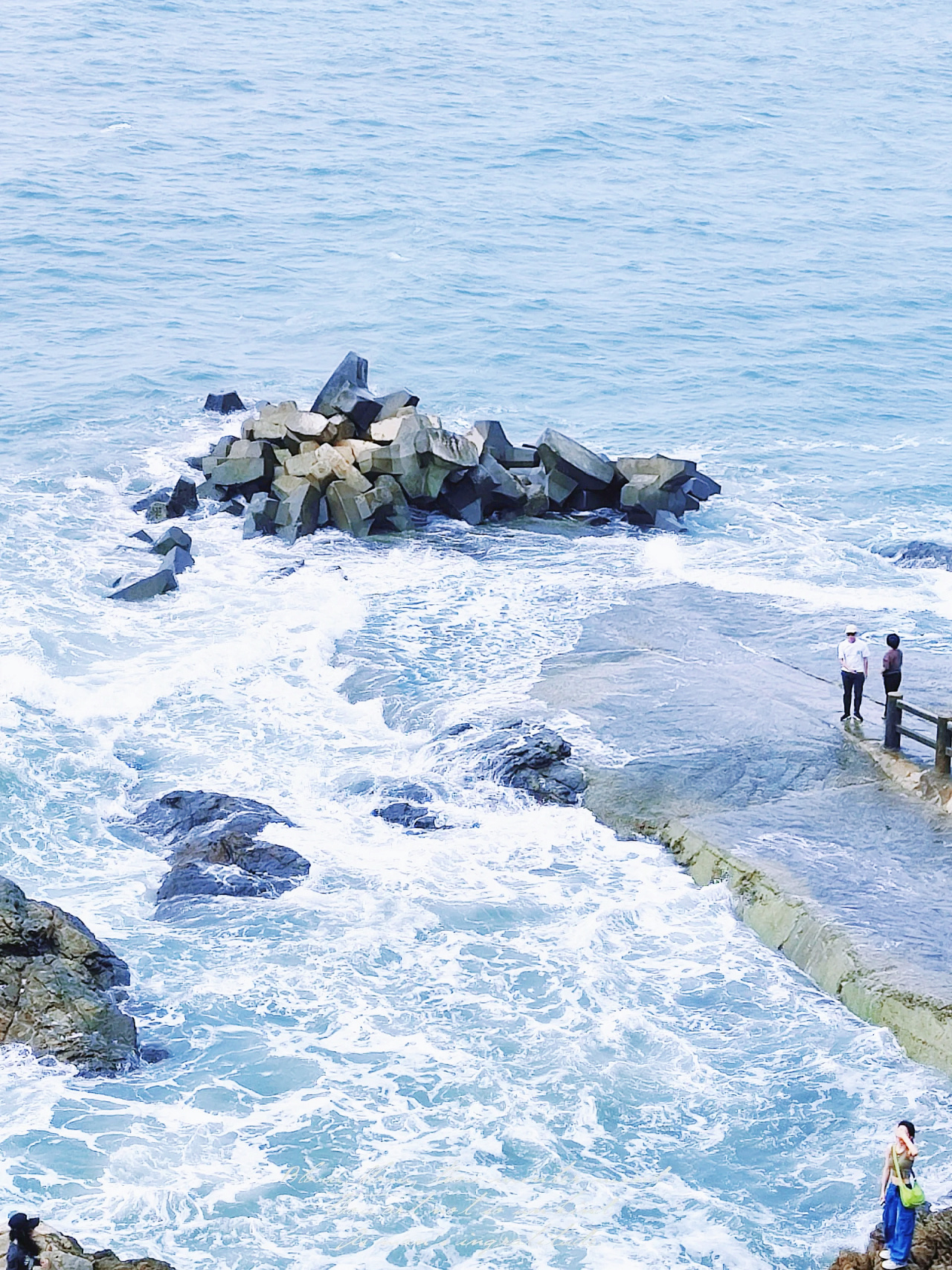 遇见茂名浪漫巴布几内湾追寻蓝眼泪邂逅茂名小垦丁