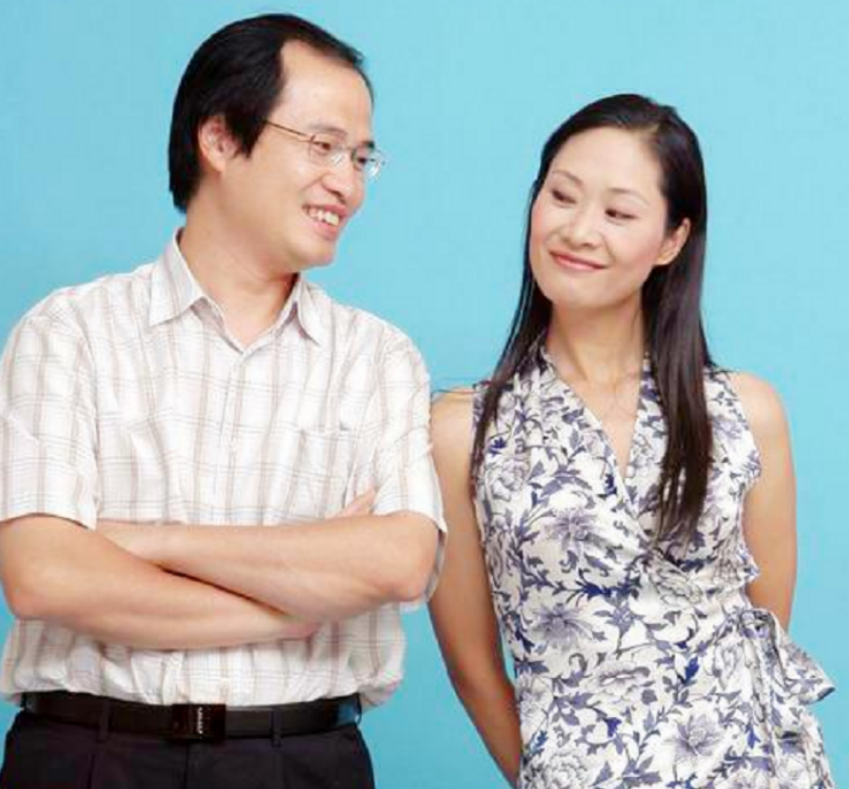 回顾于文华一婚嫁李凡再婚嫁未婚小伙没有共同孩子她幸福吗