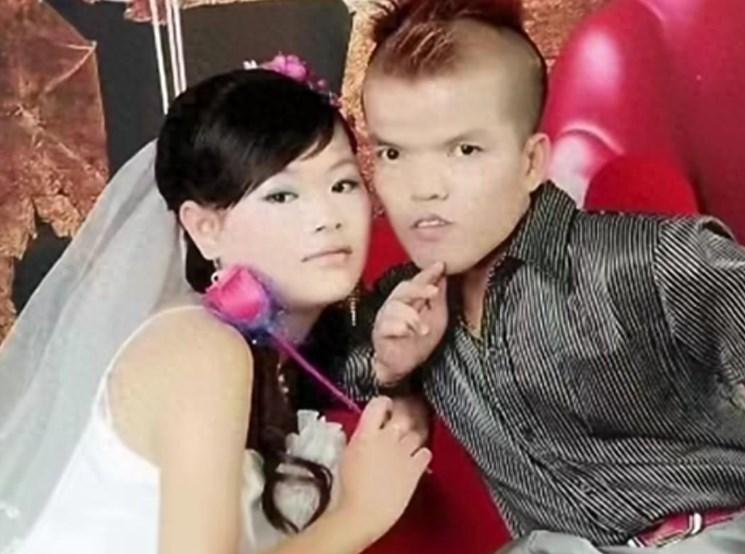 2014年,经过两年多的相处,贺鸿元终于向吴娜求了婚.