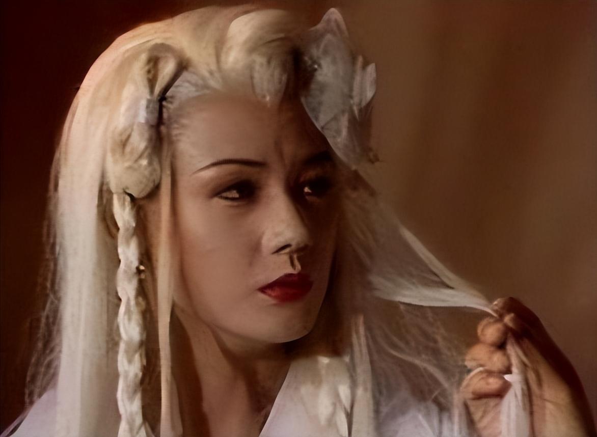 回顾孟庭丽:过劳离世抢救11天无力挽回,90岁老母坐轮椅送她一程