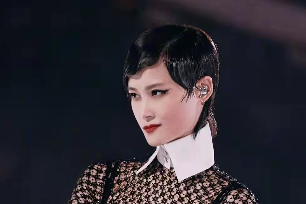 事实证明娱乐圈的残酷真相在39岁的李宇春身上表现得淋漓尽致