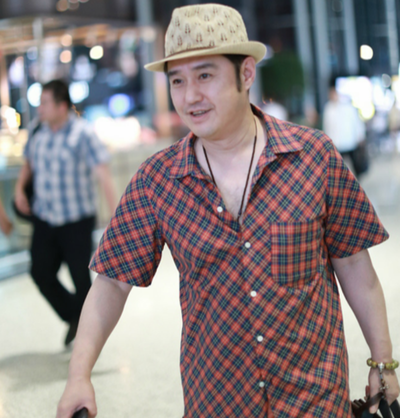 回顾演员冯雷出演25年反派46岁无儿无女仍未婚急坏年迈父母